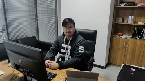 刘立坤_副本.jpg 刘立坤_副本.jpg