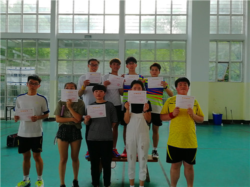 获奖学生合影.jpg