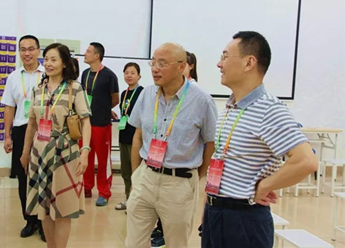 领导检查1.webp_副本.jpg