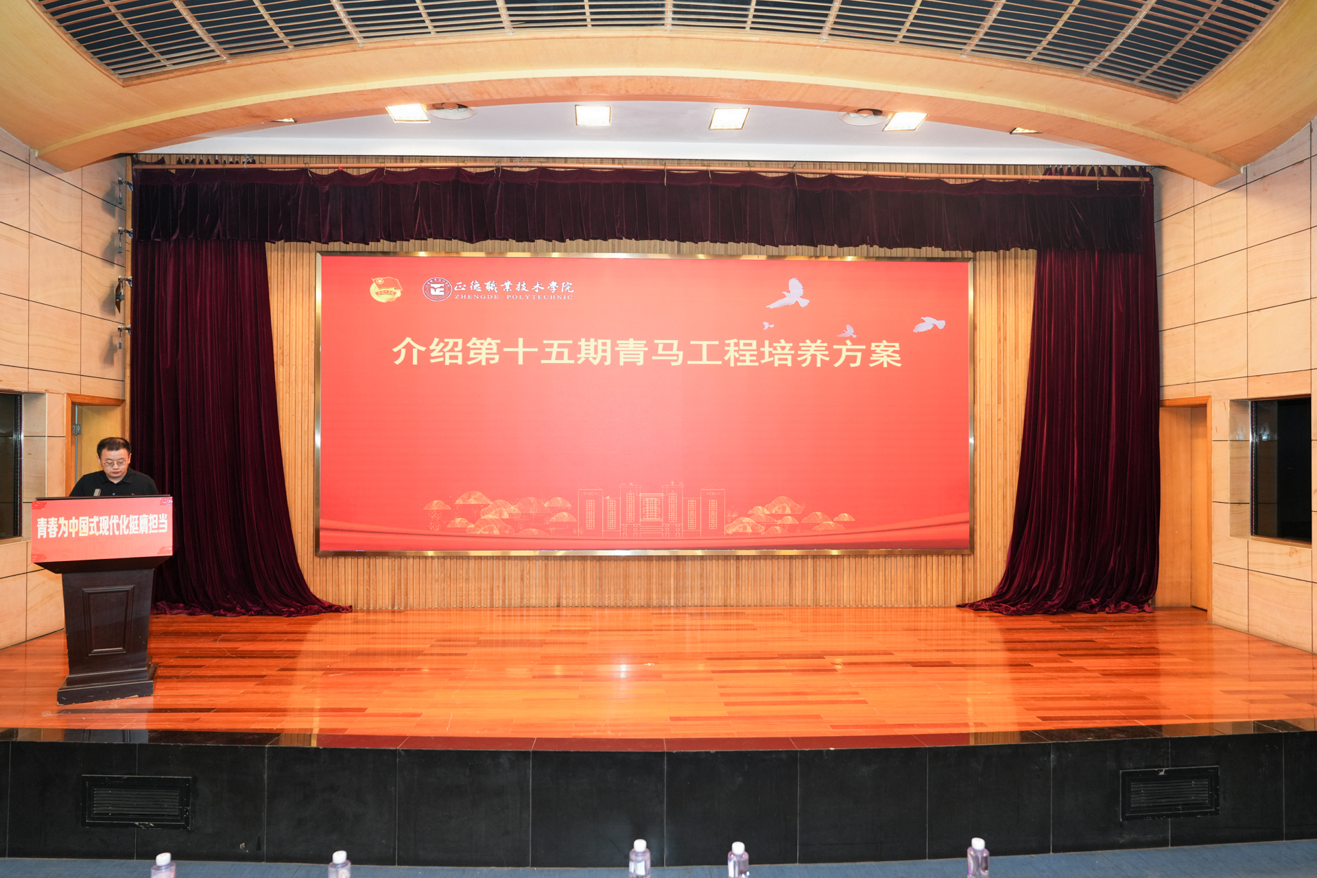 DSC08301-9.JPG DSC08301-9.JPG
