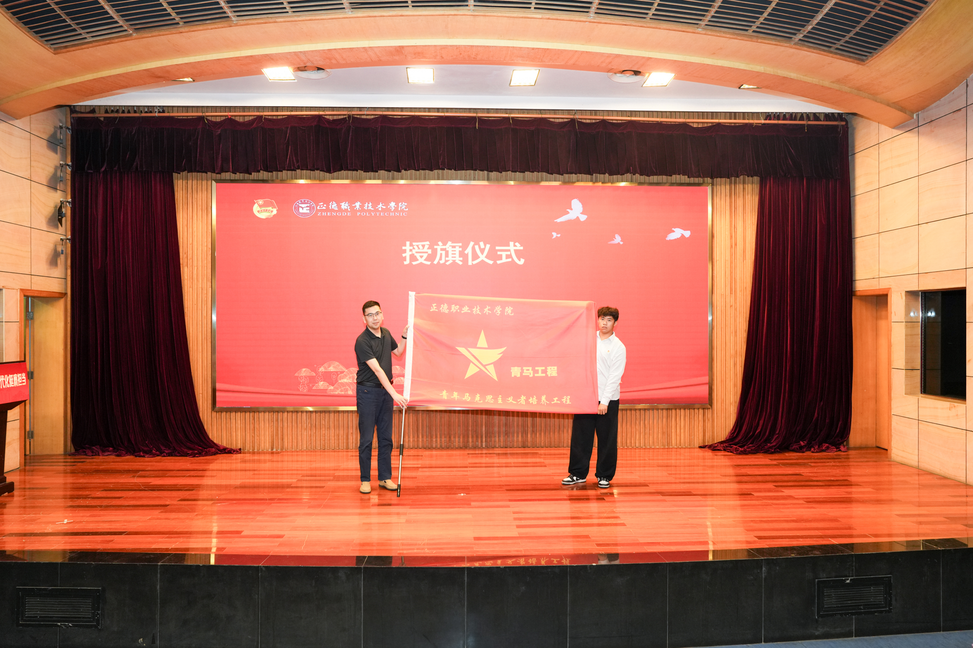 DSC08341-11.JPG DSC08341-11.JPG