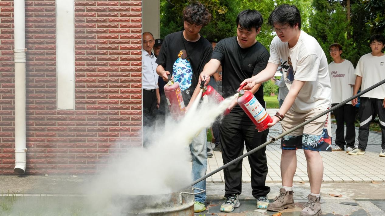 灭火演练_副本